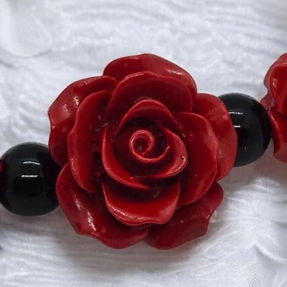 Red Rose Beaded Bracelet Shiny 3D Acrylic Flowers Black Beads Adjustable Cord - Picture 2 of 6
